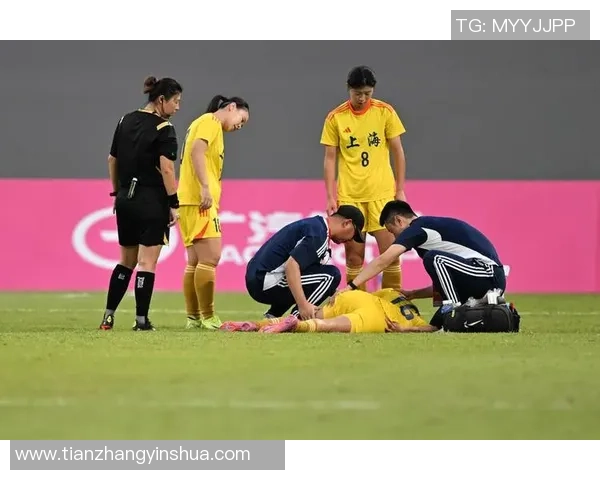 女足球博主跨国寻访球星背后故事探索女性视角下的足球文化